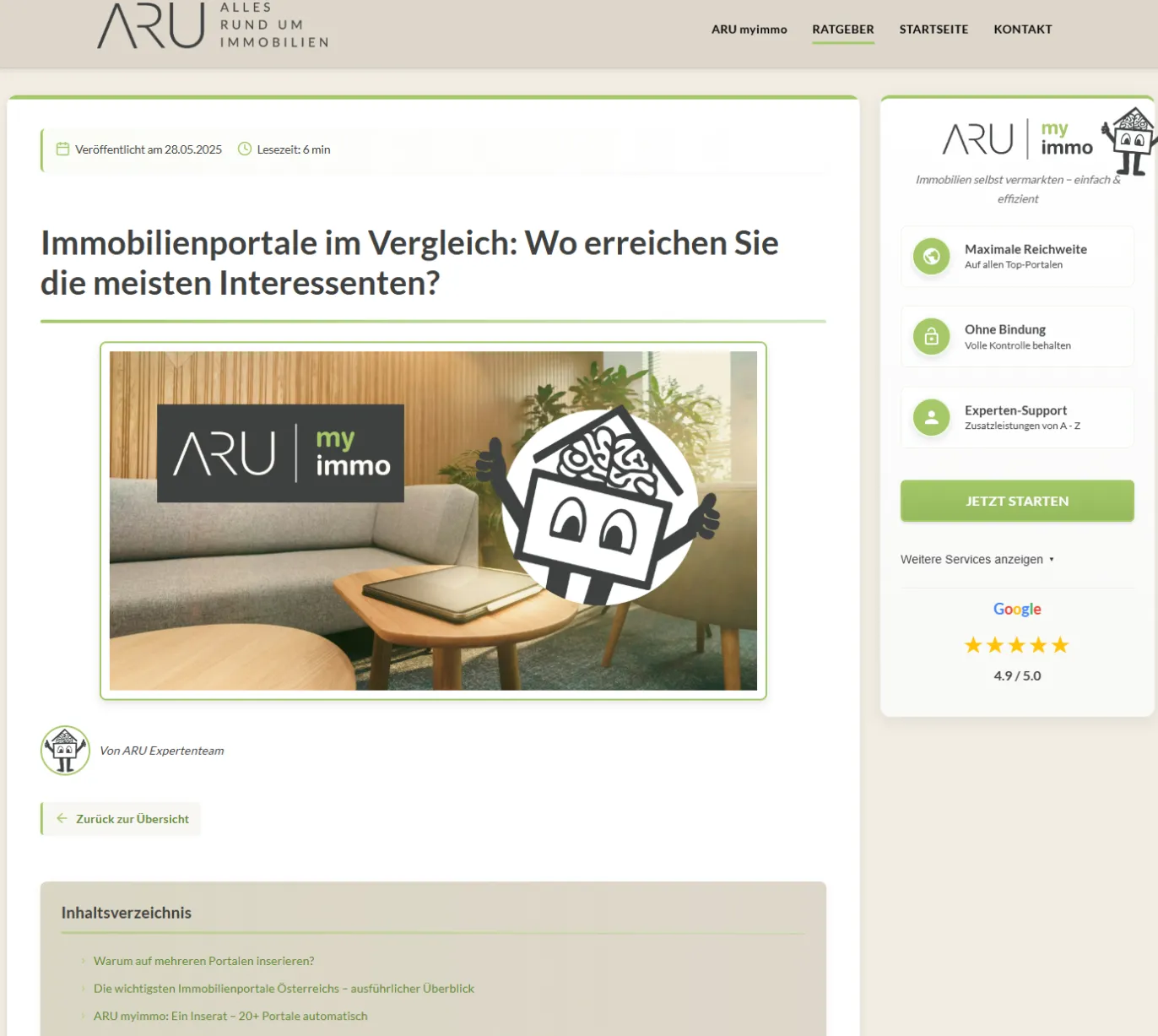 Ein Logo von ARU my immo und ein schlaues Haus-Maskottchen in einem modernen Wohnzimmer, symbolisierend intelligentes Immobilienmarketing über viele Portale.