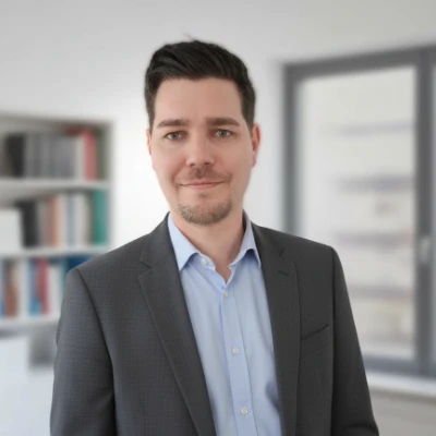 Armin Fradler, KI und Digitalisierungs-Experte aus Oberwart, professionelles Porträtfoto